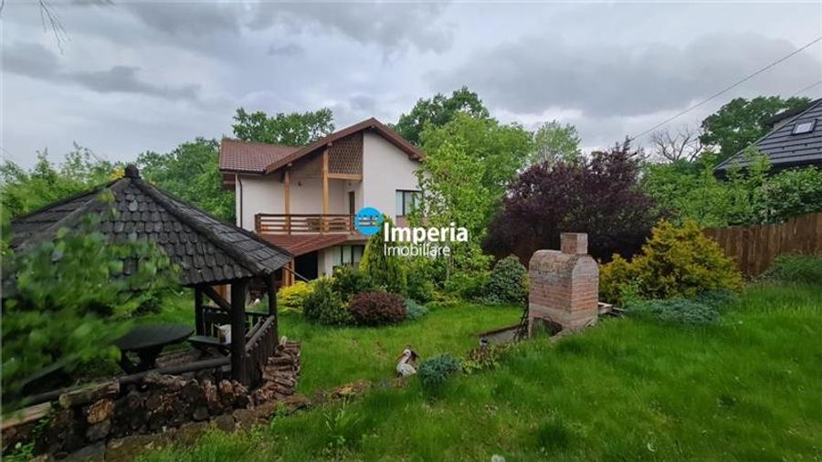 Casa deosebita la marginea padurii, in Barnova - 1