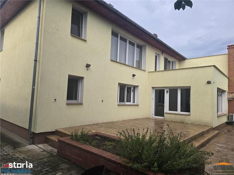 Casă cu 8 camere cu Teren 1150 Mp în Elisabetin