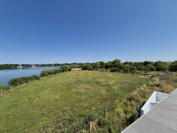 Priveliste spre lac! - 2