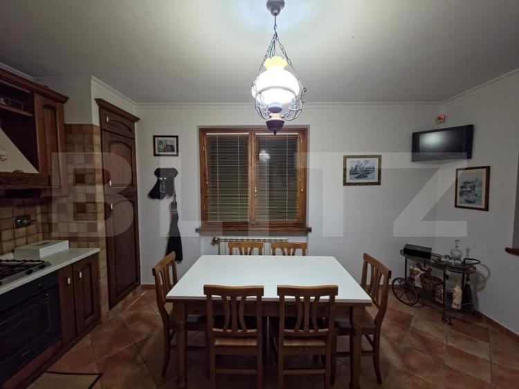 Casă individuală cu 4 camere cu Canalizare în Plopeni
