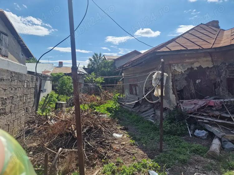 Casa batraneasca nelocuibila de vanzare - 1