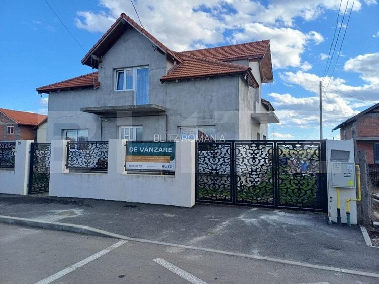 Casa Individuala de vanzare, 220 mp utili, 300 mp teren, front 17 ml