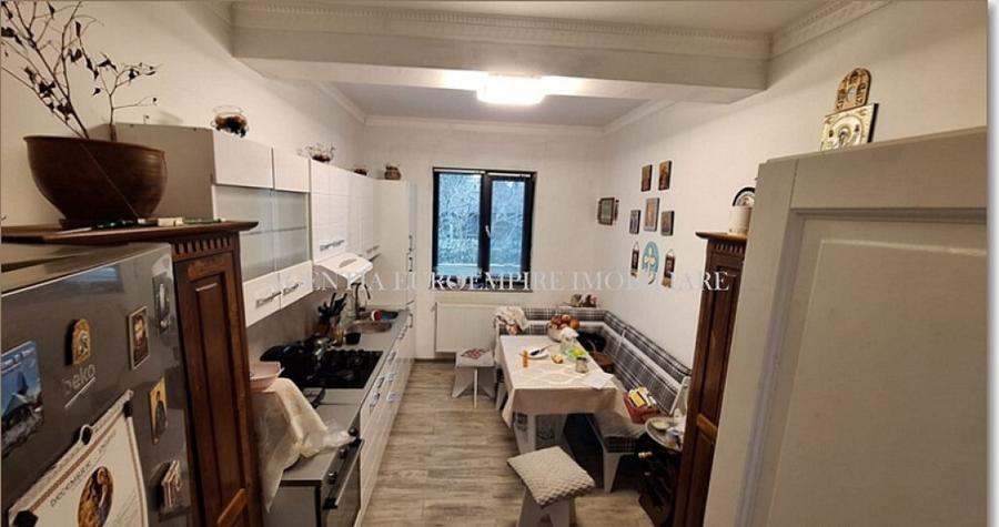 Casa de vanzare in localitatea Lazu - 6