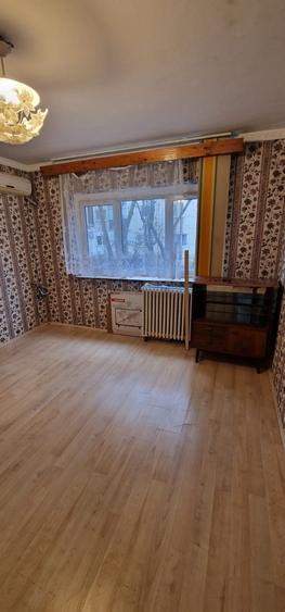 Enachita Vacarescu ,se vinde la parter apartament decomandat 2 camere pret 60000 - 9