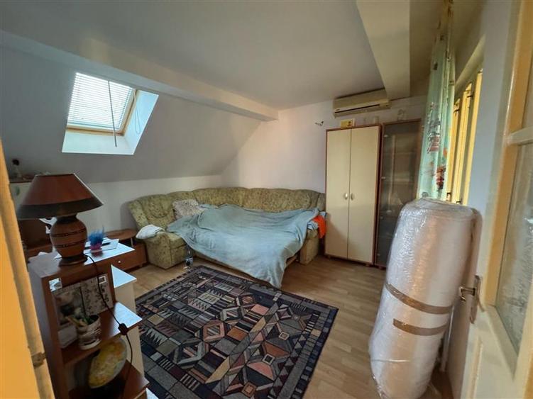 Casa independenta , vintage de vanzare , 300 mp cu teren de 1493 mp Sancrariul d - 29