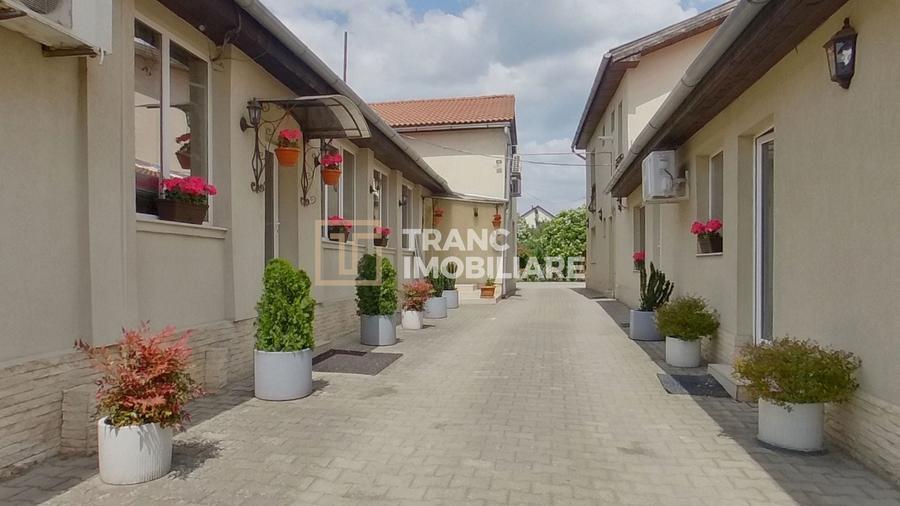 Casă generoasă cu 11 camere + spațiu comercial inclus | Calea Radnei - 5