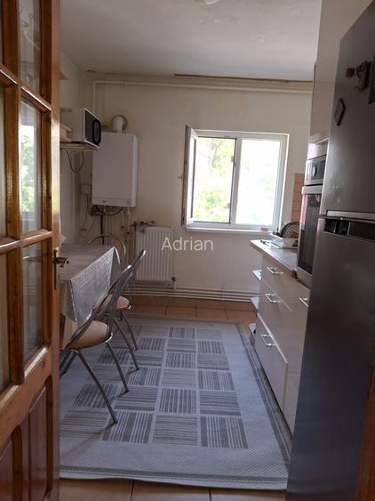 Poarta 6-apartament 3 camere, decomandate, cu  3 balcoane, etaj 1.............