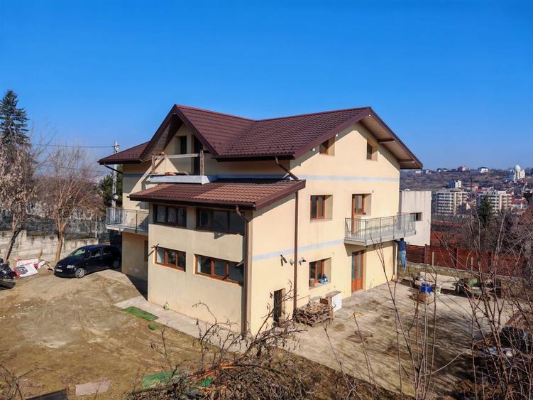 Inchiriez casa cu 3 apartamente zona bucium - 7