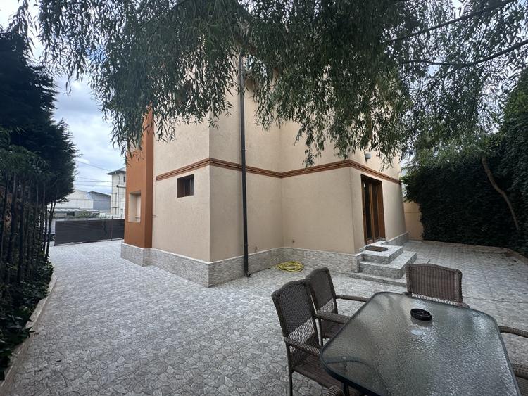 Vila individuala de vanzare cu 8 camere in zona 13 Septembrie - 4