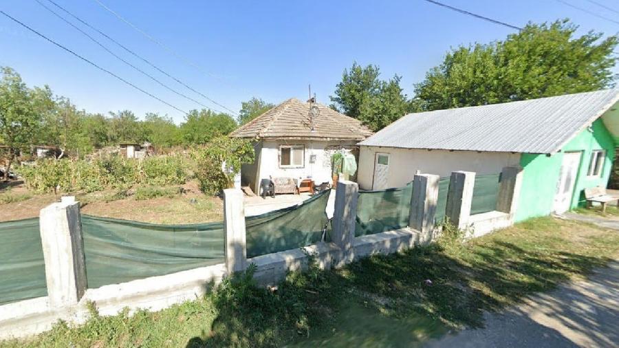 Casă individuală cu 2 camere cu Teren 1216 Mp în Sălciile