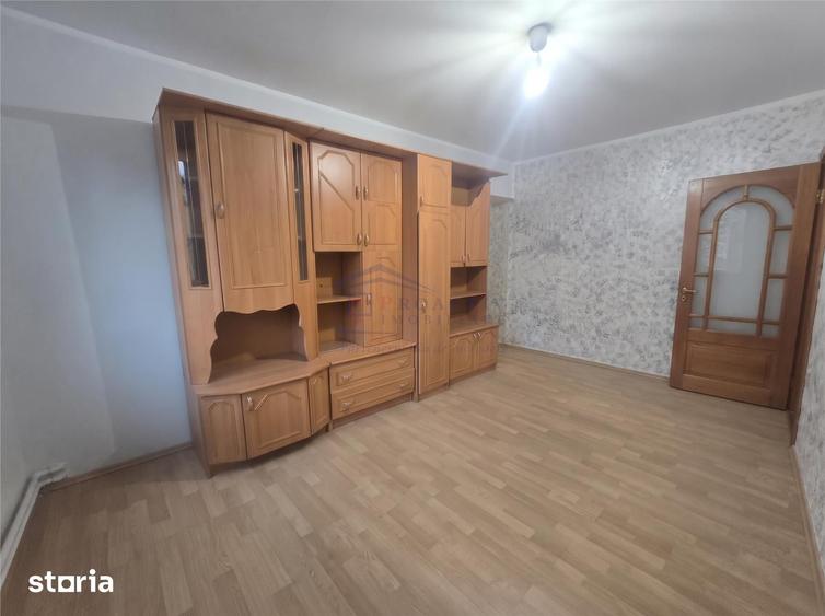 Apartament cu 3 camere nedecomandat în George Enescu