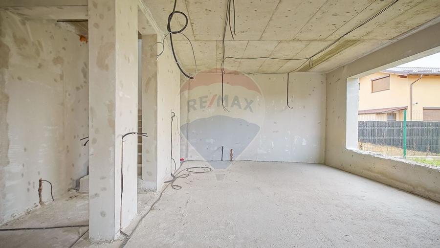 Casa spatioasa la gri, 4 camere, 3 bai, teren 500 mp - zona Bartolomeu - 17