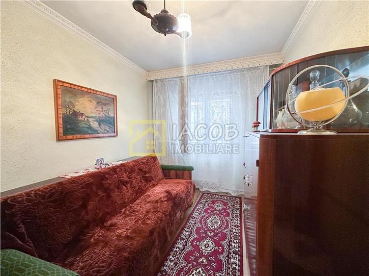 3 camere decomandate, 22 Decembrie - 10