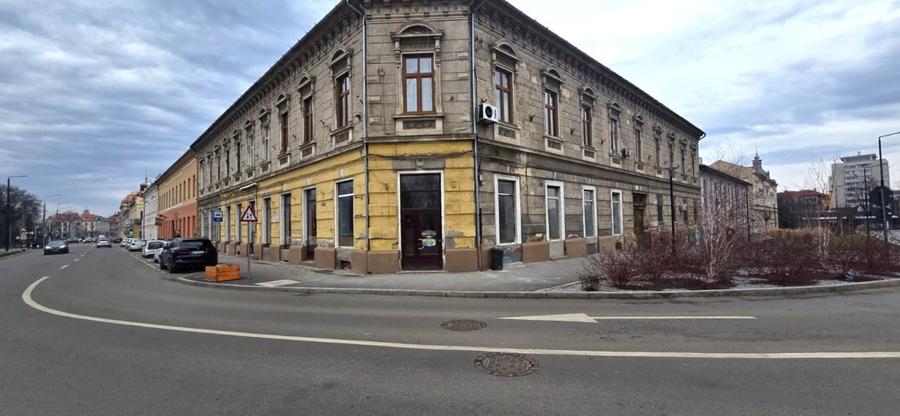 Spatiu comercial de vanzare în Oradea, dublu vad comercial in Centru Civic - 1