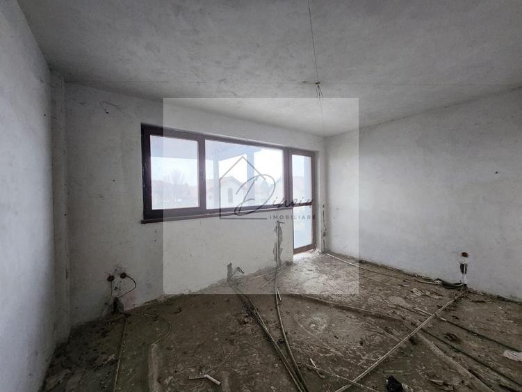 Casă individuală cu 6 camere cu Canalizare în Central