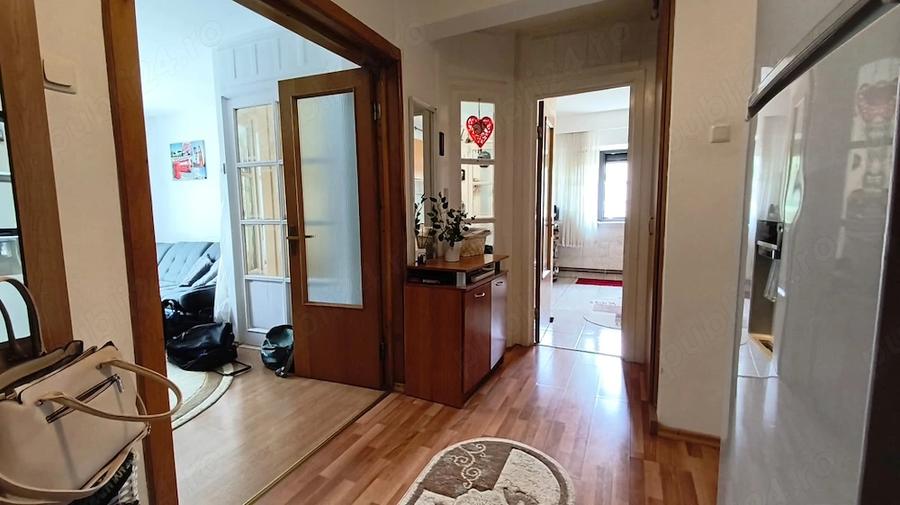 Apartament cu 2 camere decomandat în Piața Centrală