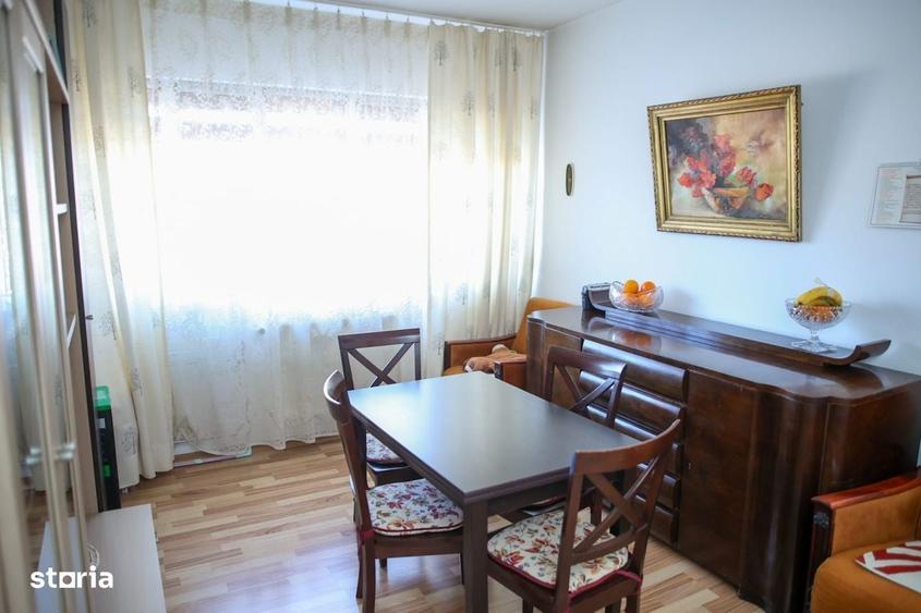 Apartament cu 4 camere semidecomandat în Central