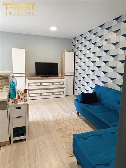 Apartament la casa 3 camere, central, curte - 1