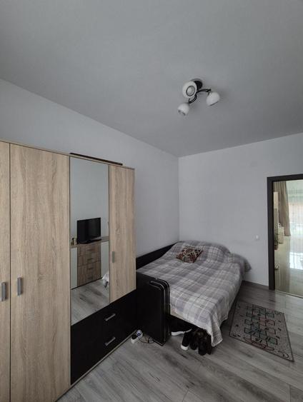 Apartament de vanzare 3 camere ,living,bucatarie inchisa - 4