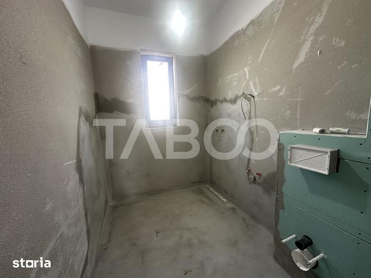 Casă cu 4 camere cu Teren 430 Mp în Cristian