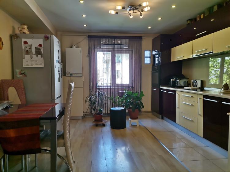 Apartament 4 Camere De Vanzare In Marasti/str.Bucuresti - 2
