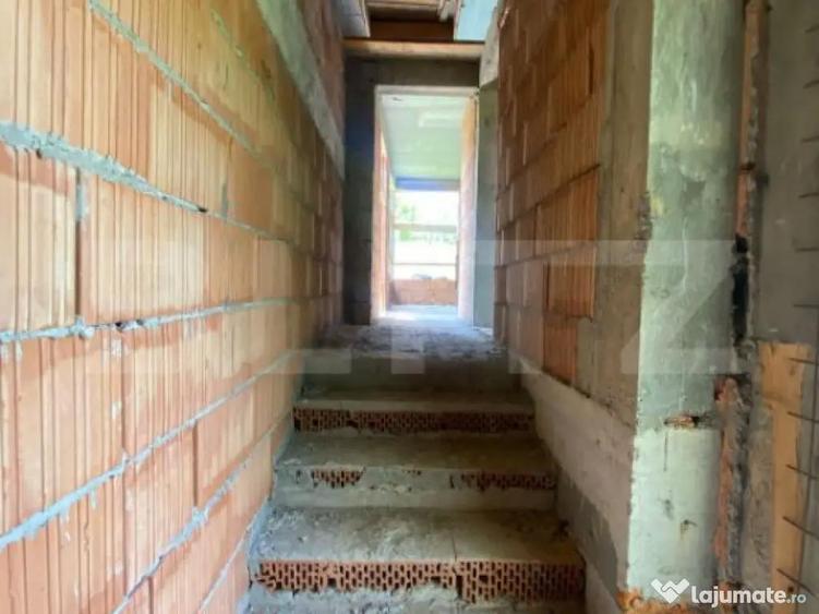 Casa la rosu, cu 3 camere, 74 mp, teren 800 mp, zona Centur - 6