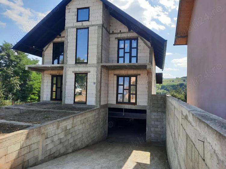 Casa in centrul comunei Preutesti, jud Suceava la 5 km de Falticeni! - 1