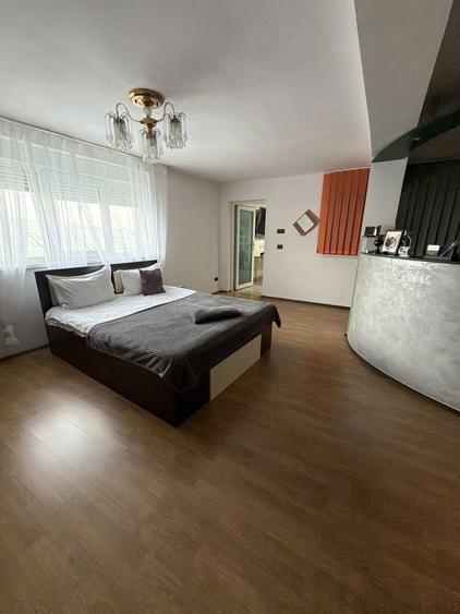 Inchiriez apartament 3 camere - 5