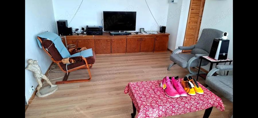 Apartament cu 2 camere semidecomandat, mobilat în 1 Mai
