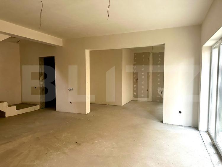 Duplex cu 4 camere cu Canalizare în Dâmbul Rotund