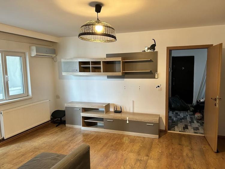 Apartament cu 2 camere semidecomandat în Malu Roșu