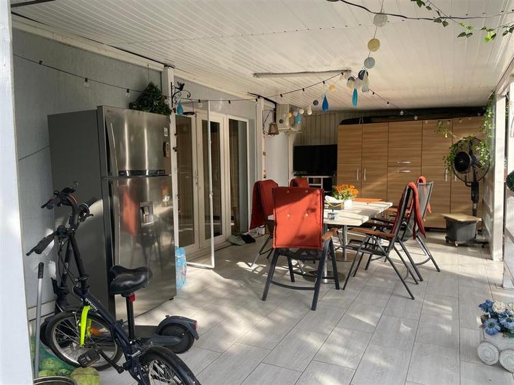 Casă cu 6 camere cu Canalizare în Exterior Est