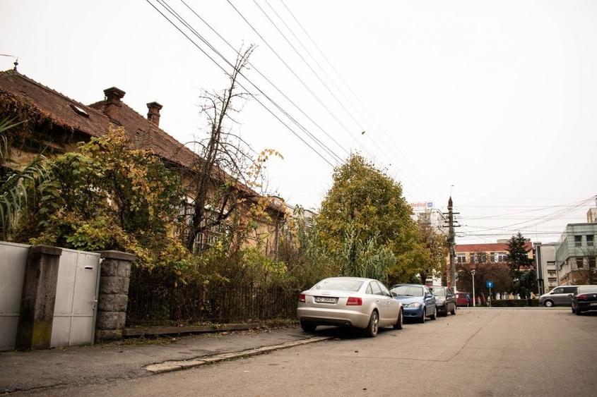 Casă cu 4 camere cu Teren 1081 Mp în 22 Decembrie