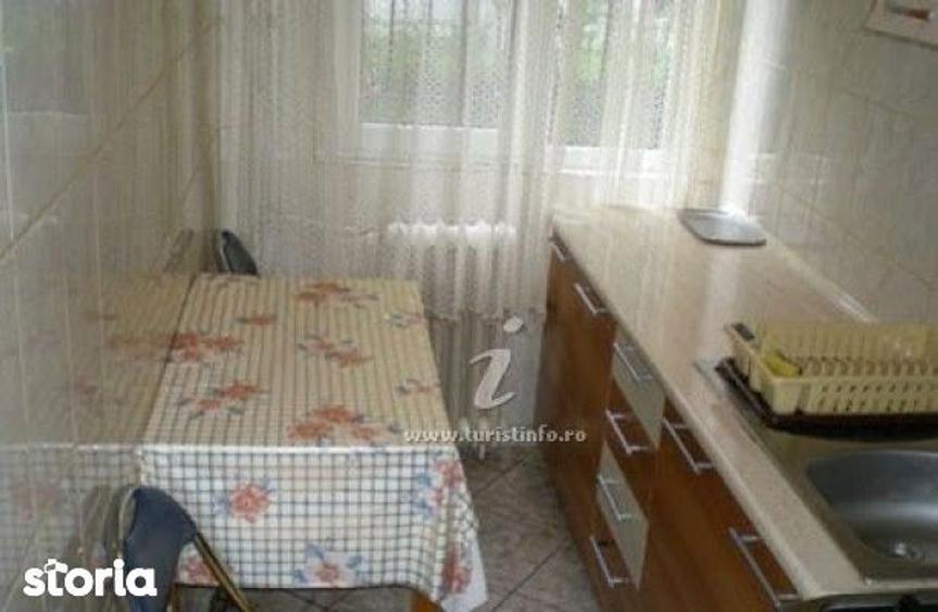 Apartament cu 3 camere semidecomandat, mobilat în Tomis Nord — fotografia 1