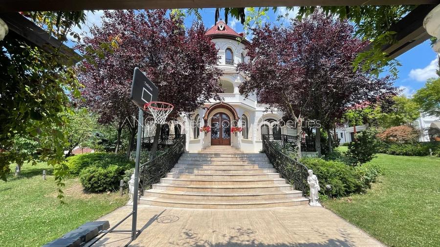 Casă individuală cu 10 camere cu Piscina în Balotești