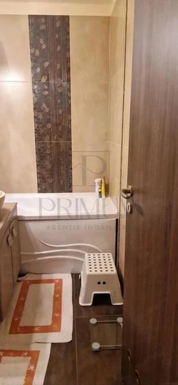 Apartament cu 4 camere decomandat în Aradului