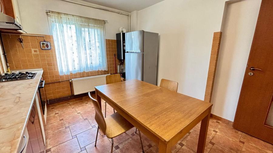 Apartament cu 3 camere decomandat, mobilat în Ultracentral