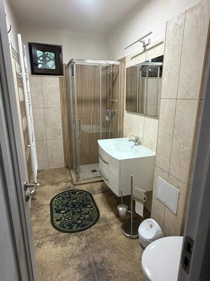 Apartament cu 3 camere semidecomandat în Micro 14