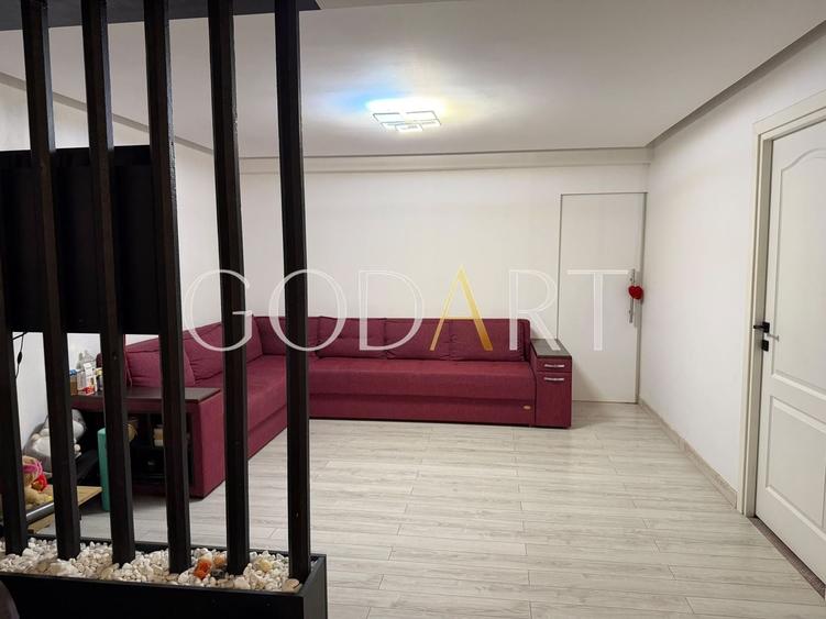 Apartament cu 3 camere decomandat, mobilat în Central