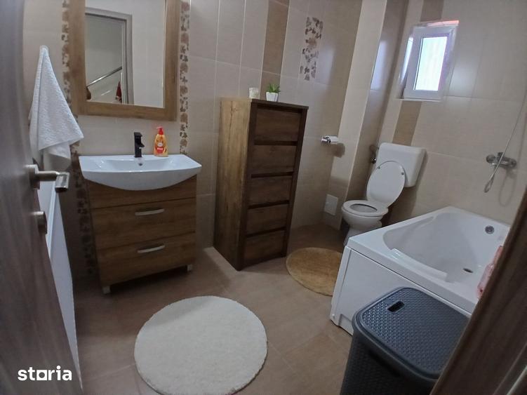 Casă cu 4 camere cu Teren 703 Mp în Central