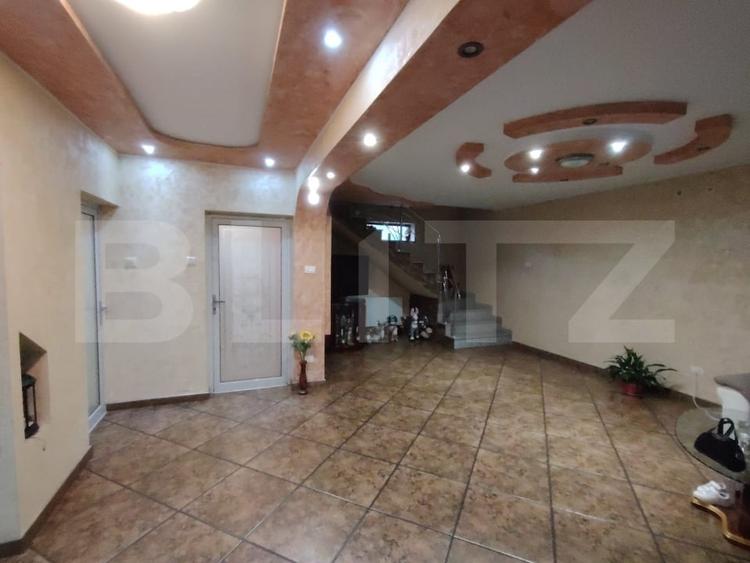 Casă individuală cu 4 camere cu Canalizare în Craiovița Nouă