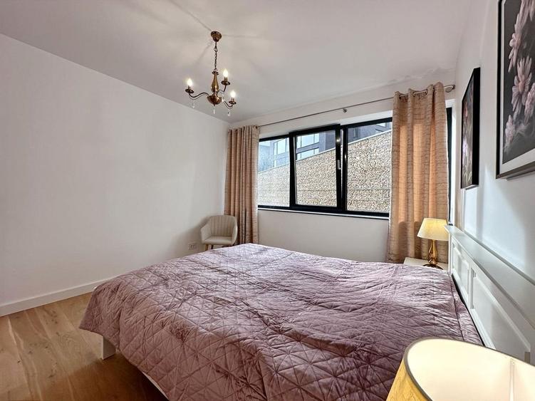 Apartament cu 3 camere decomandat, mobilat în Drumul Poienii