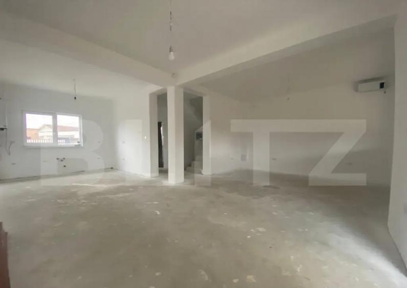 Casă cu 4 camere cu Teren 322 Mp în Moșnița Veche