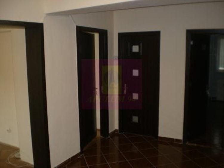 Apartament 3 camere pe bd Decebal stradal - 4