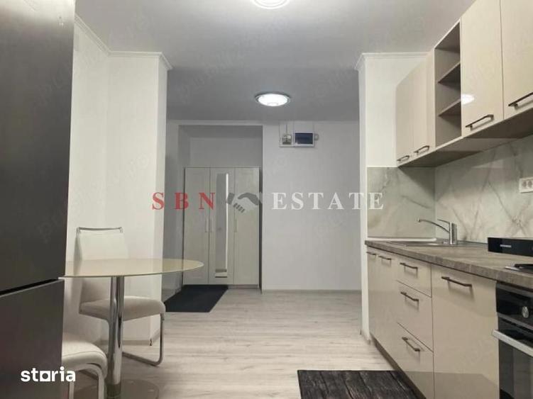 Apartament cu 3 camere semidecomandat în Berceni