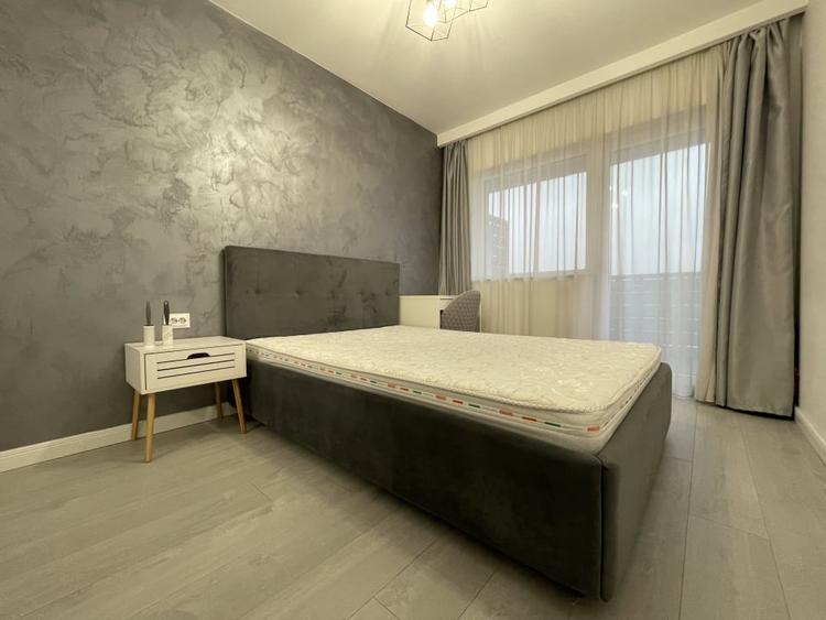 Apartament cu 3 camere semidecomandat, mobilat în Dâmbul Rotund