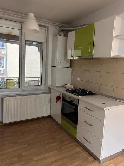 Apartament cu 3 camere decomandat în Florești