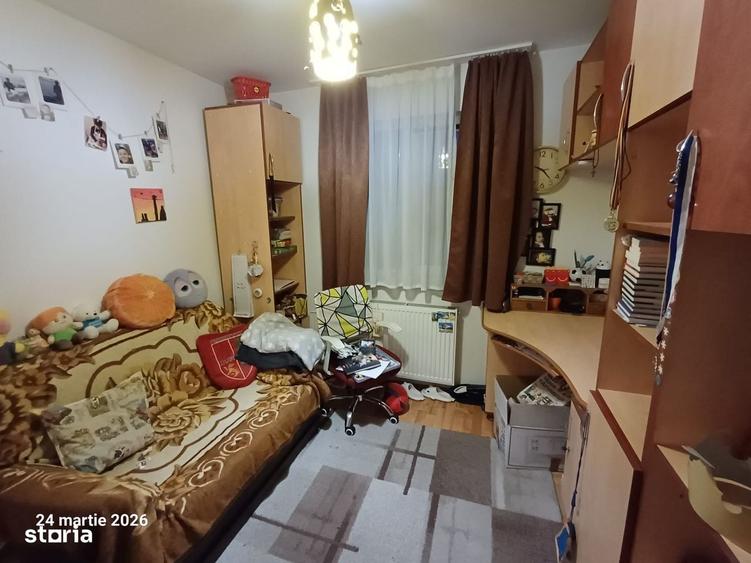 Apartament cu 3 camere decomandat în Dâmbu Pietros