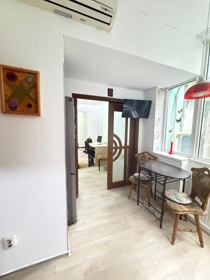 Apartament cu 3 camere decomandat în Lipscani