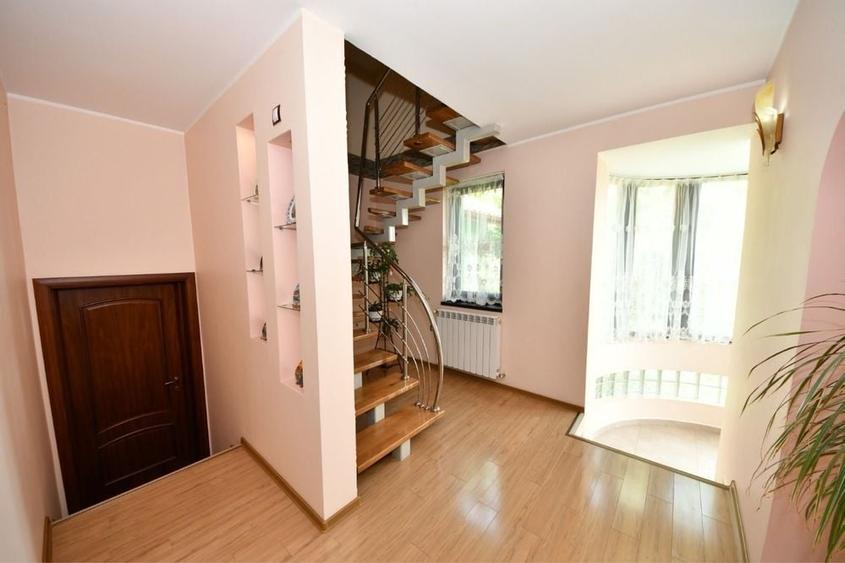 Casă cu 4 camere în Central